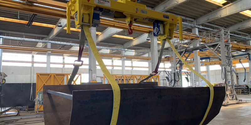 Turning lifting beam